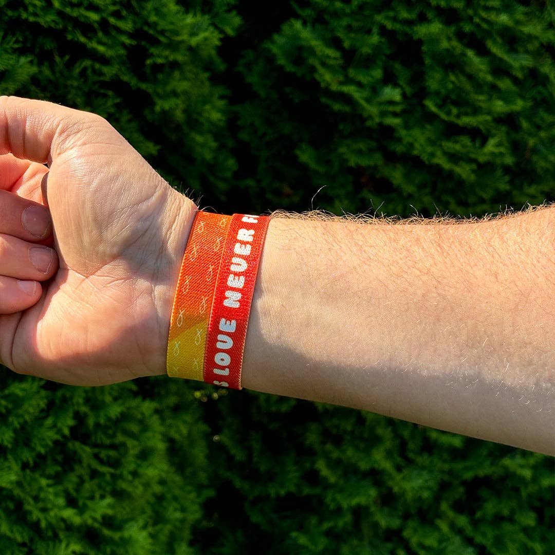 God's Love Never Fails NFC Bible Verse Bracelet: Free Luma